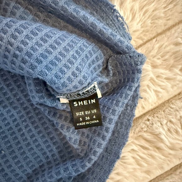Casual Comfort in Style – Blue Waffle-Knit Cropped Top (Size S) - Picture 2 of 6